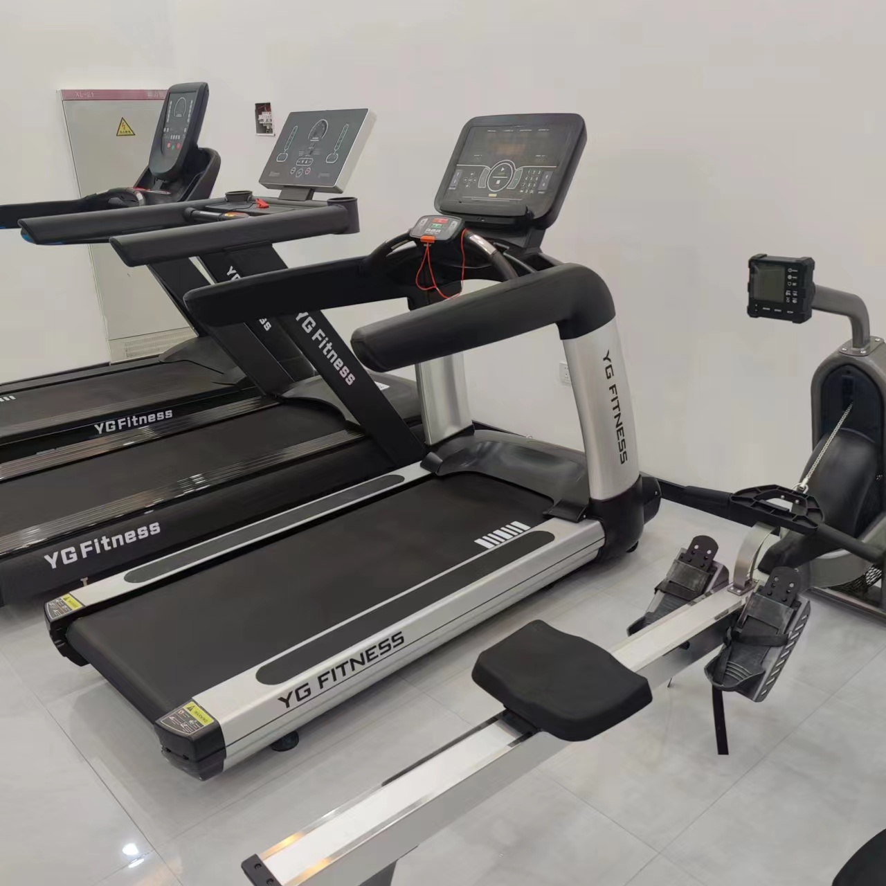 High And Running Gear - Elektryczna bieżnia do użytku na siłowni,